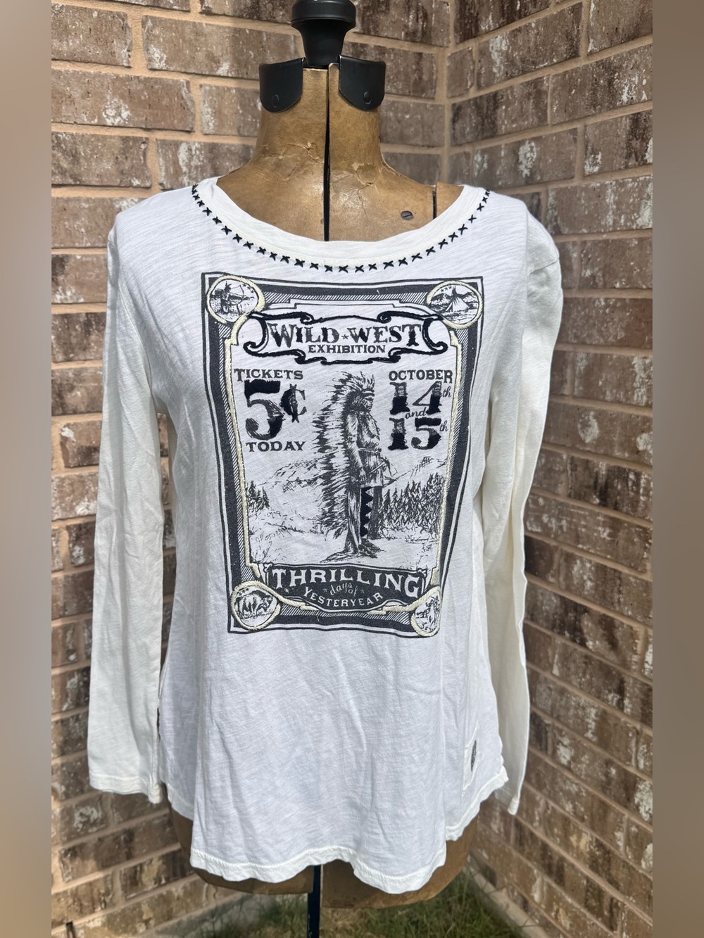 Women’s White Graphic Long-Sleeve Tee - Wild West Design